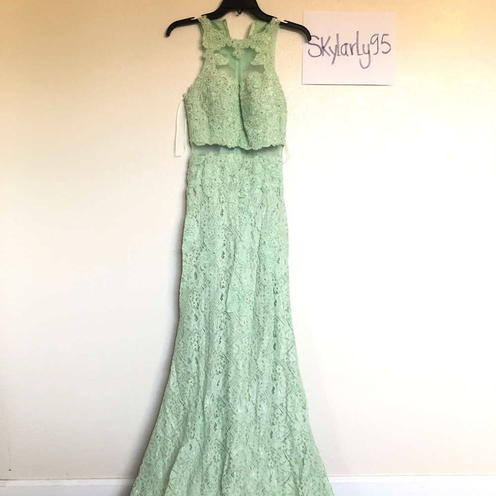 Wedding Dresses/ Prom Dresses